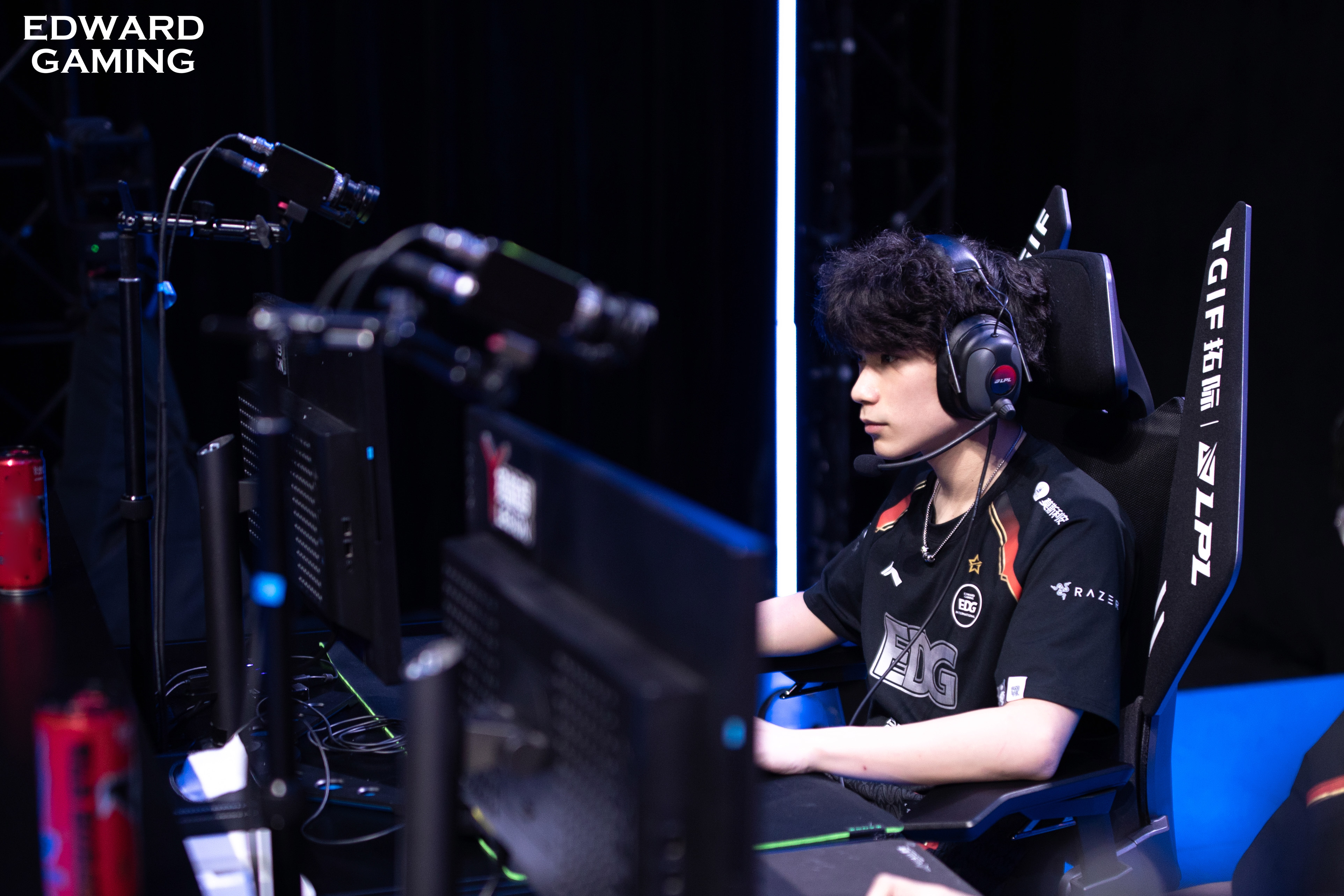 包含EDG横扫FNC,Inspired高光表现的词条 包含EDG横扫FNC,Inspired高光表现的词条