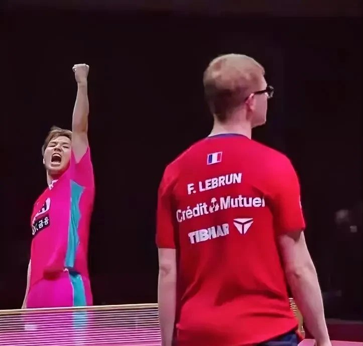 包含波兰乒乓球队险胜英国乒乓球队，奥恰洛夫统治全场的词条