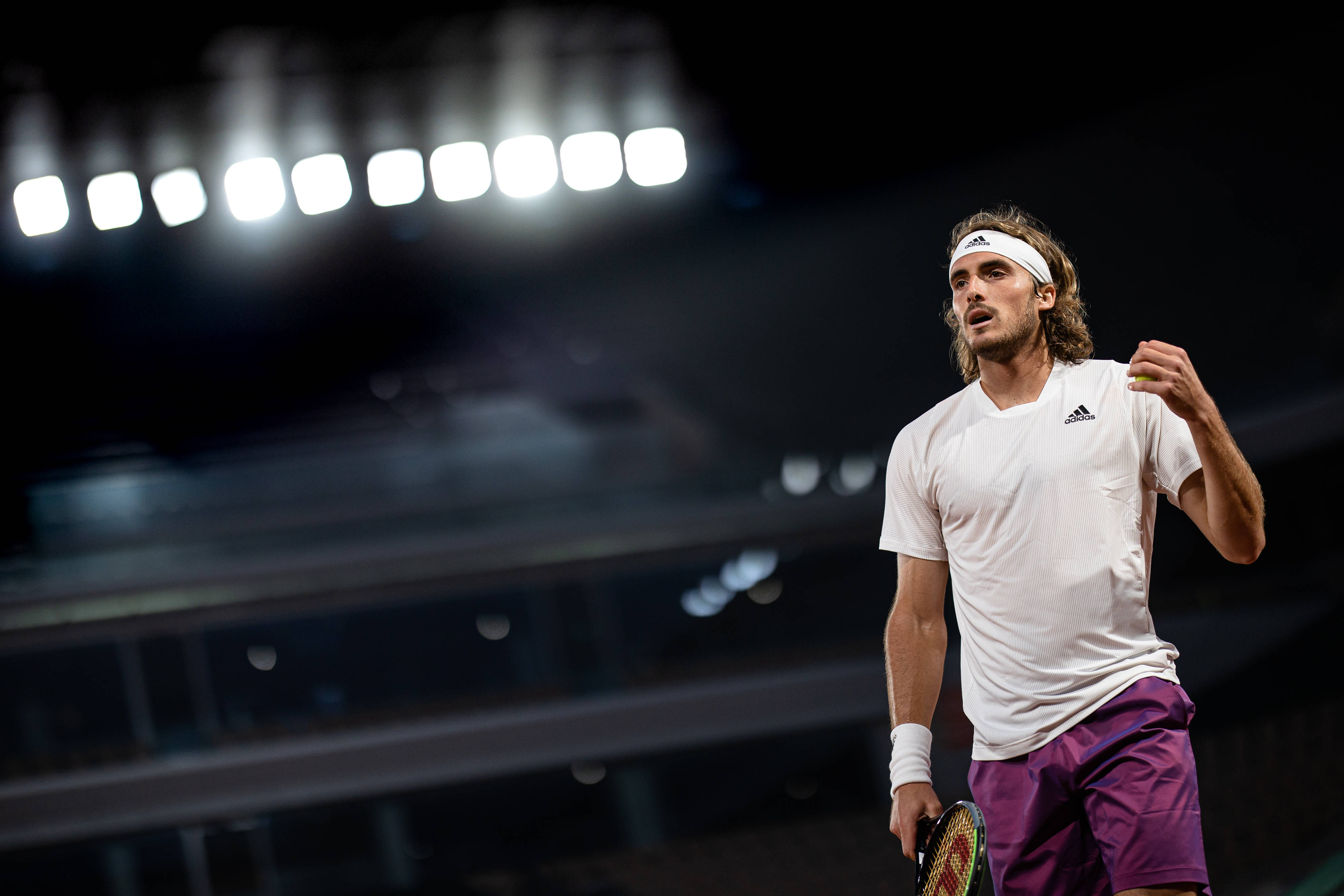 关于美国网球队完胜世界网球队，西西帕斯制霸全场的信息