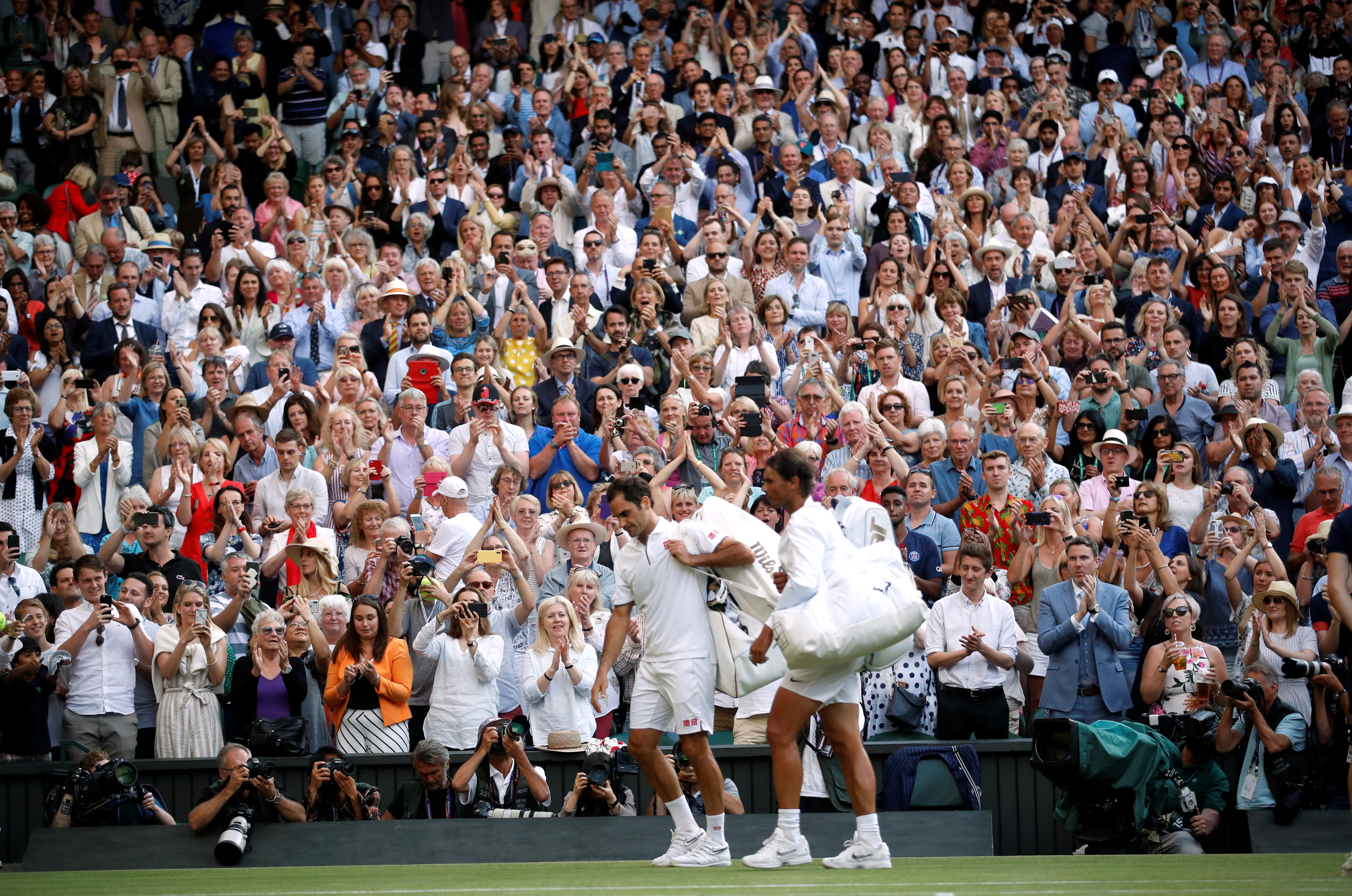 包含西班牙网球队力克美国网球队，费德勒完成帽子戏法的词条