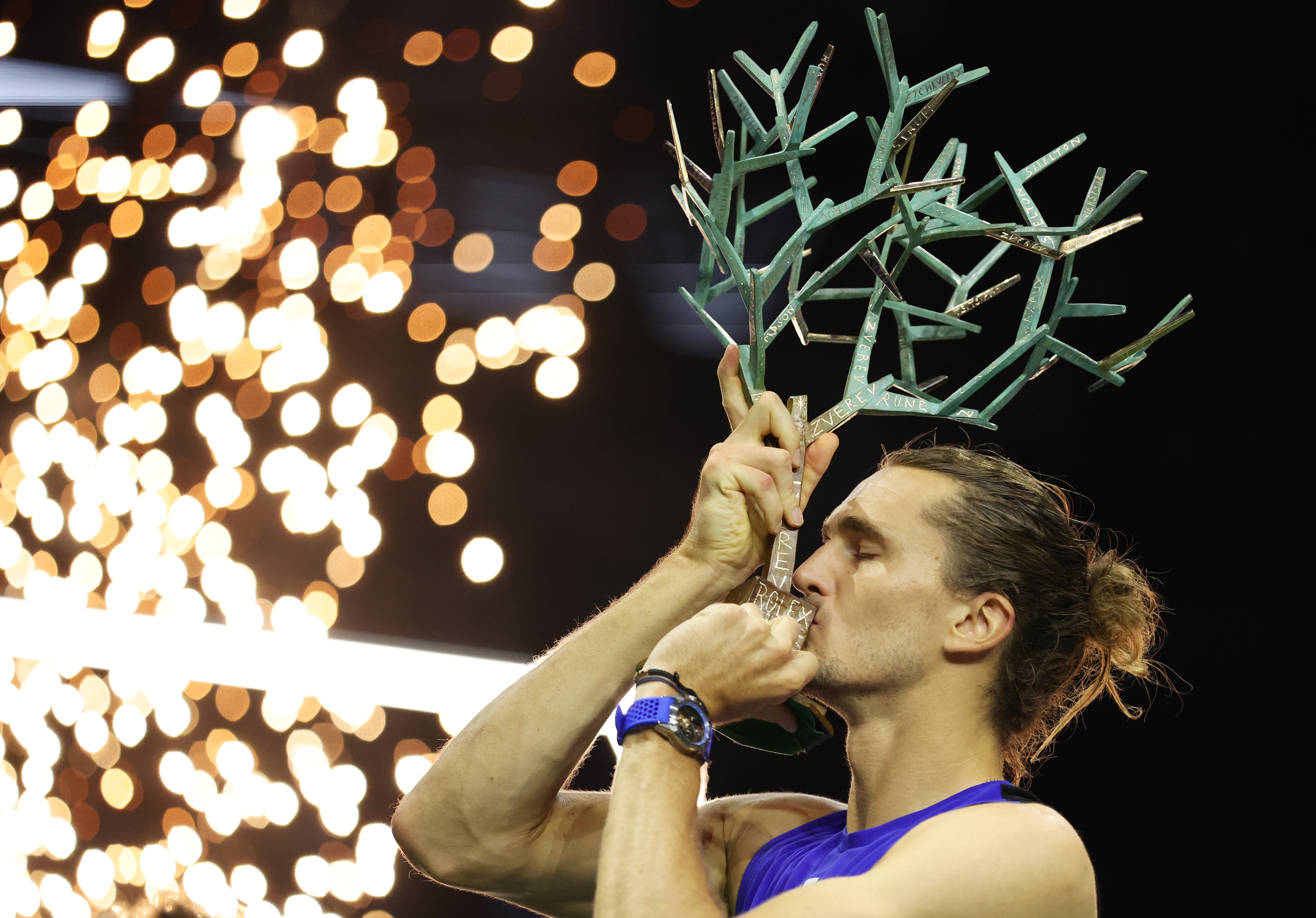 包含美国网球队横扫世界网球队,兹维列夫一己之力扛起全队的词条 包含美国网球队横扫世界网球队,兹维列夫一己之力扛起全队的词条