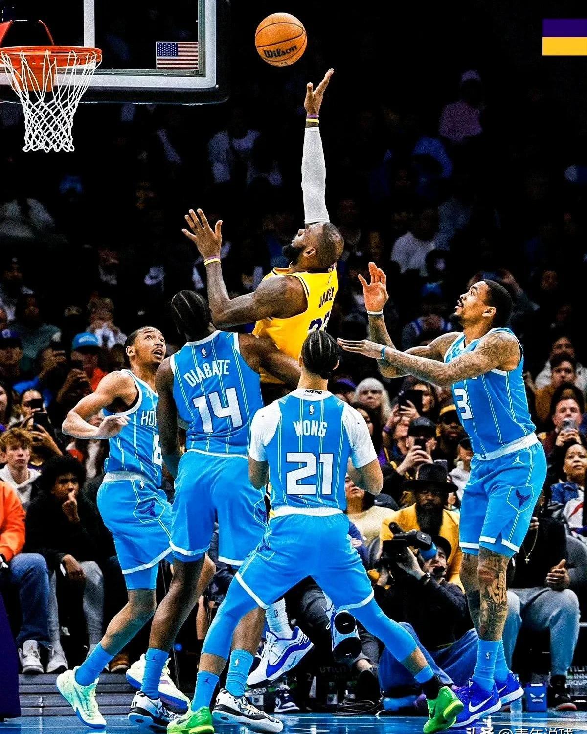 黄蜂轻取爵士,利拉德统治全场的简单介绍 黄蜂轻取爵士,利拉德统治全场的简单介绍