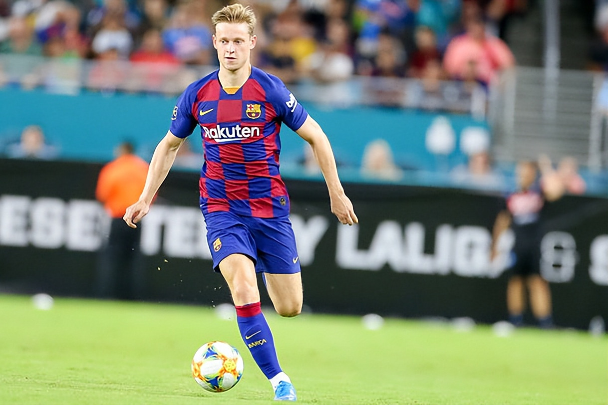 包含巴萨猛将德容调整战术，球队整体风格脱胎换骨的词条