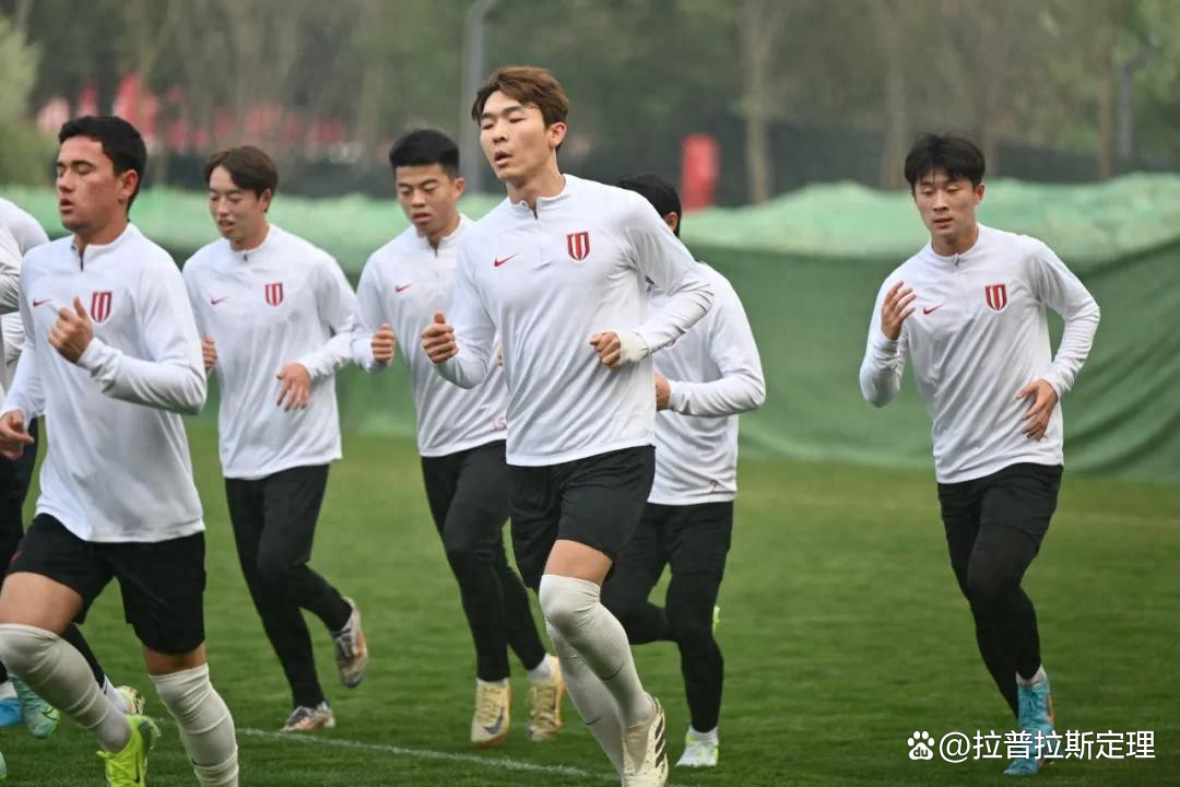 球队士气高昂,备战迎接亚洲巅峰对决 球队士气高昂,备战迎接亚洲巅峰对决