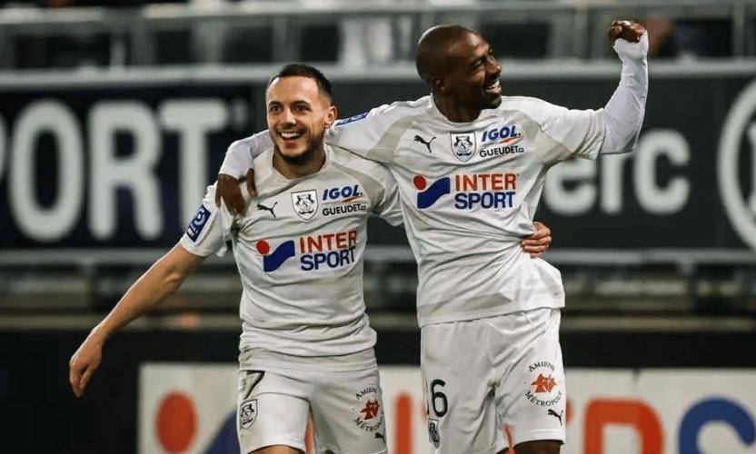 包含圣埃蒂安主场保持不败，争取战胜领头羊的词条