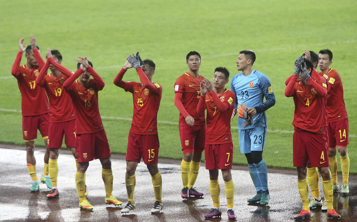 足球界激烈竞技再掀风暴,球员全力以赴备战的简单介绍 足球界激烈竞技再掀风暴,球员全力以赴备战的简单介绍