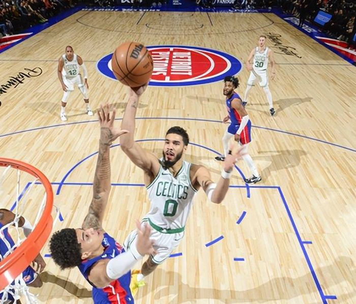 塞尔特大胜对手，雄踞榜首之位