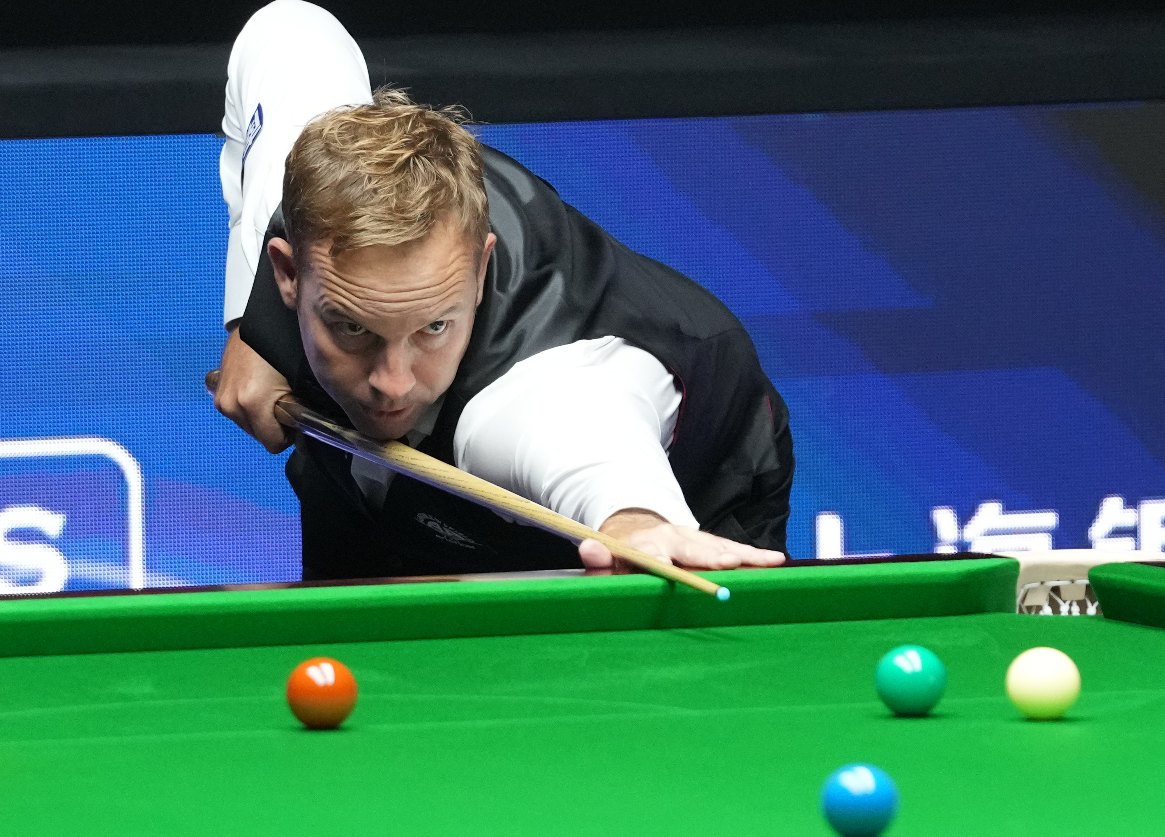 塞尔特大胜对手，雄踞榜首之位