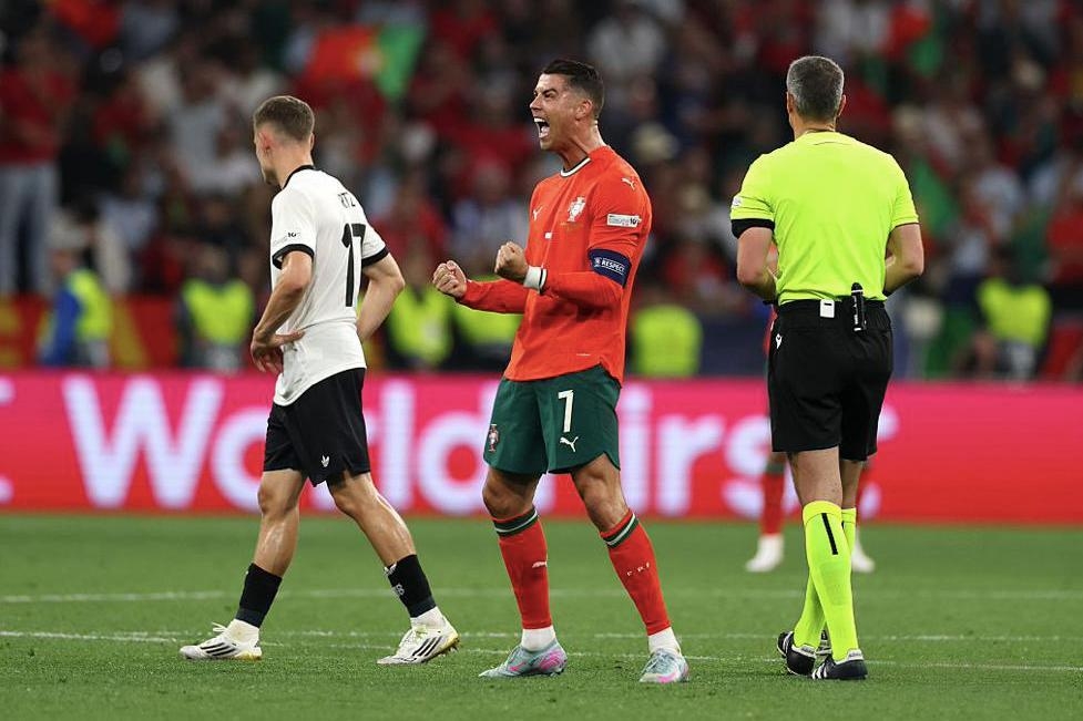 包含波黑足球力挽狂澜，欧国联半决赛夺冠的词条