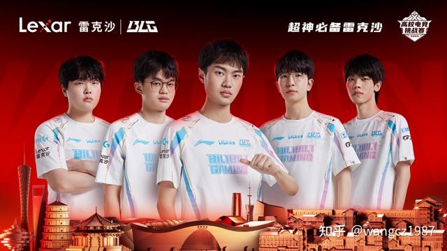 精彩对决,胜者举起双手庆祝胜利的简单介绍 精彩对决,胜者举起双手庆祝胜利的简单介绍