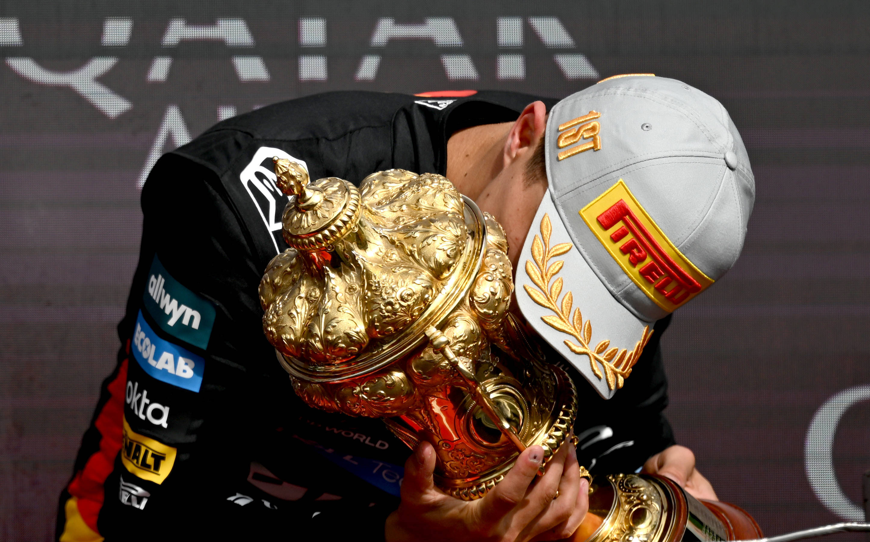 关于索伯车队逆转红牛二队,诺里斯点燃赛场的信息 关于索伯车队逆转红牛二队,诺里斯点燃赛场的信息