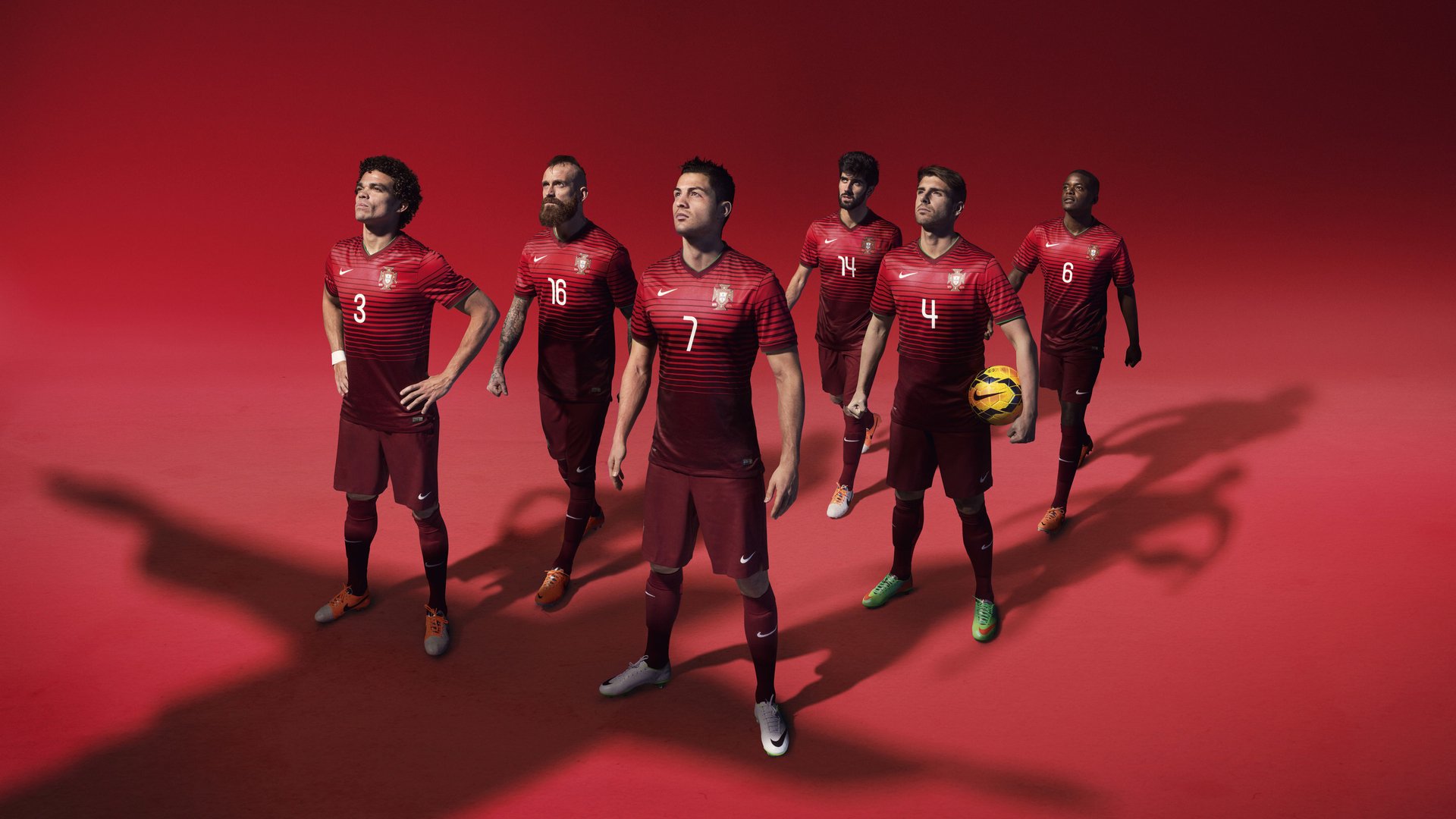 格纳布里完成自我救赎，土耳其淘汰赛过关秘鲁—足球场上的双重奏